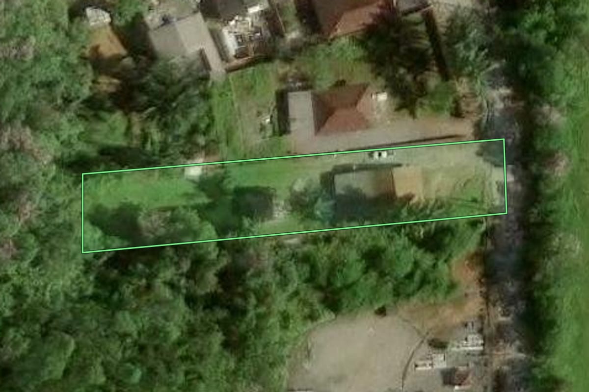 Imagem de satélite do imóvel rural em Joinville (SC), com o contorno declarado no CAR desenhado por cima.