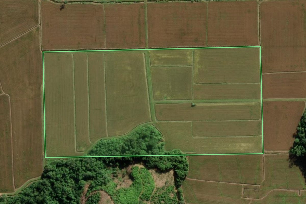 Imagem de satélite do imóvel rural em Joinville (SC), com o contorno declarado no CAR desenhado por cima.