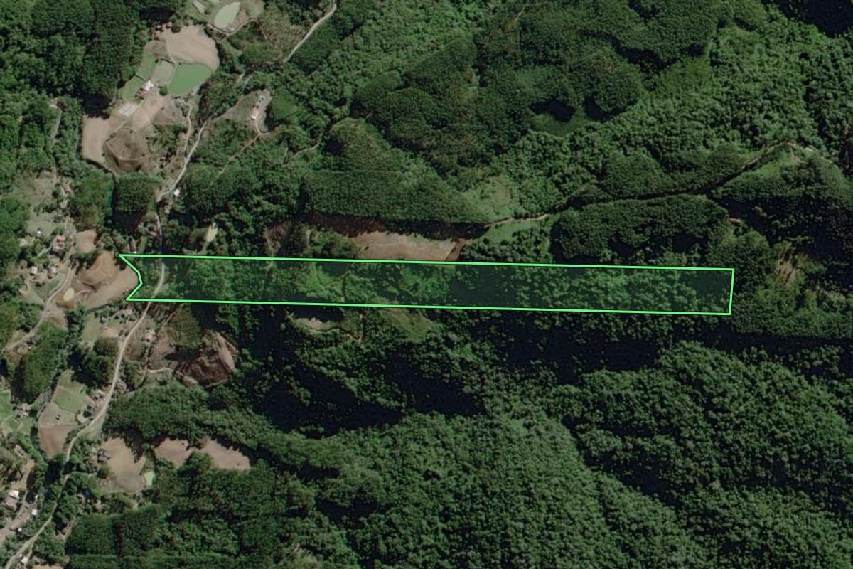 Imagem de satélite do imóvel rural em José Boiteux (SC), com o contorno declarado no CAR desenhado por cima.