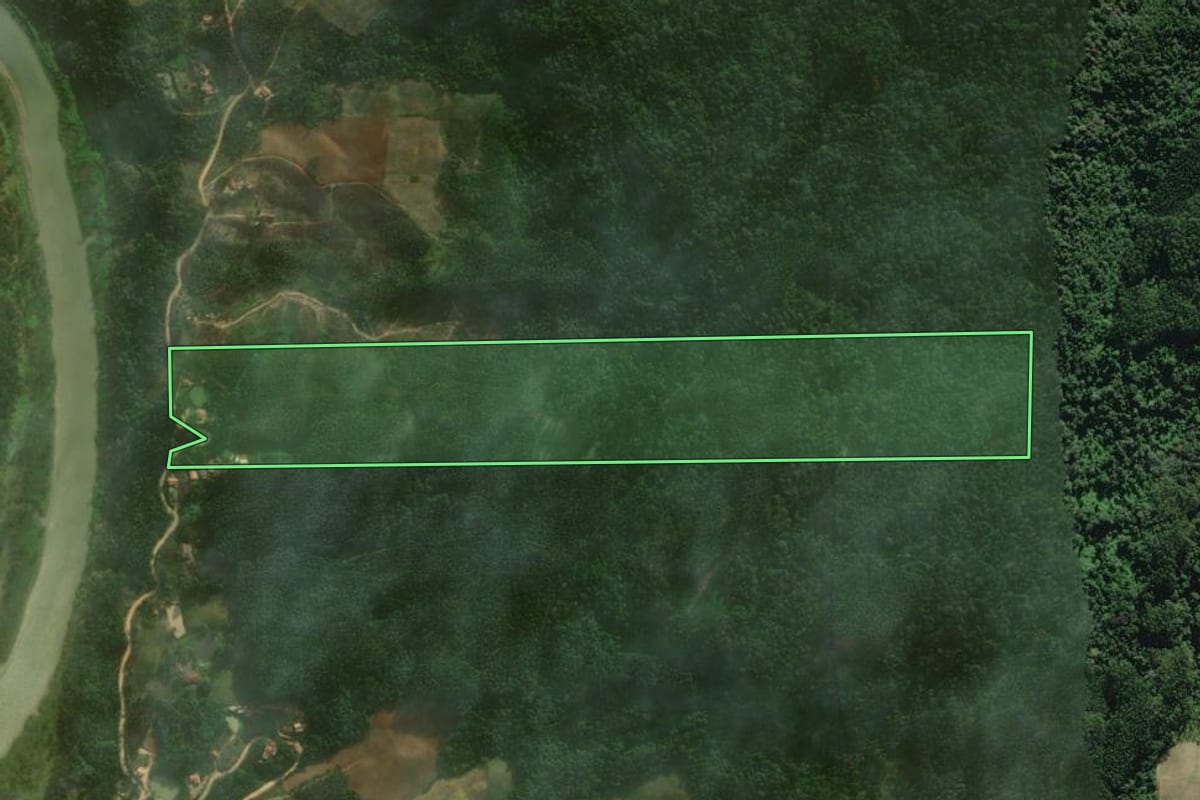 Imagem de satélite do imóvel rural em José Boiteux (SC), com o contorno declarado no CAR desenhado por cima.