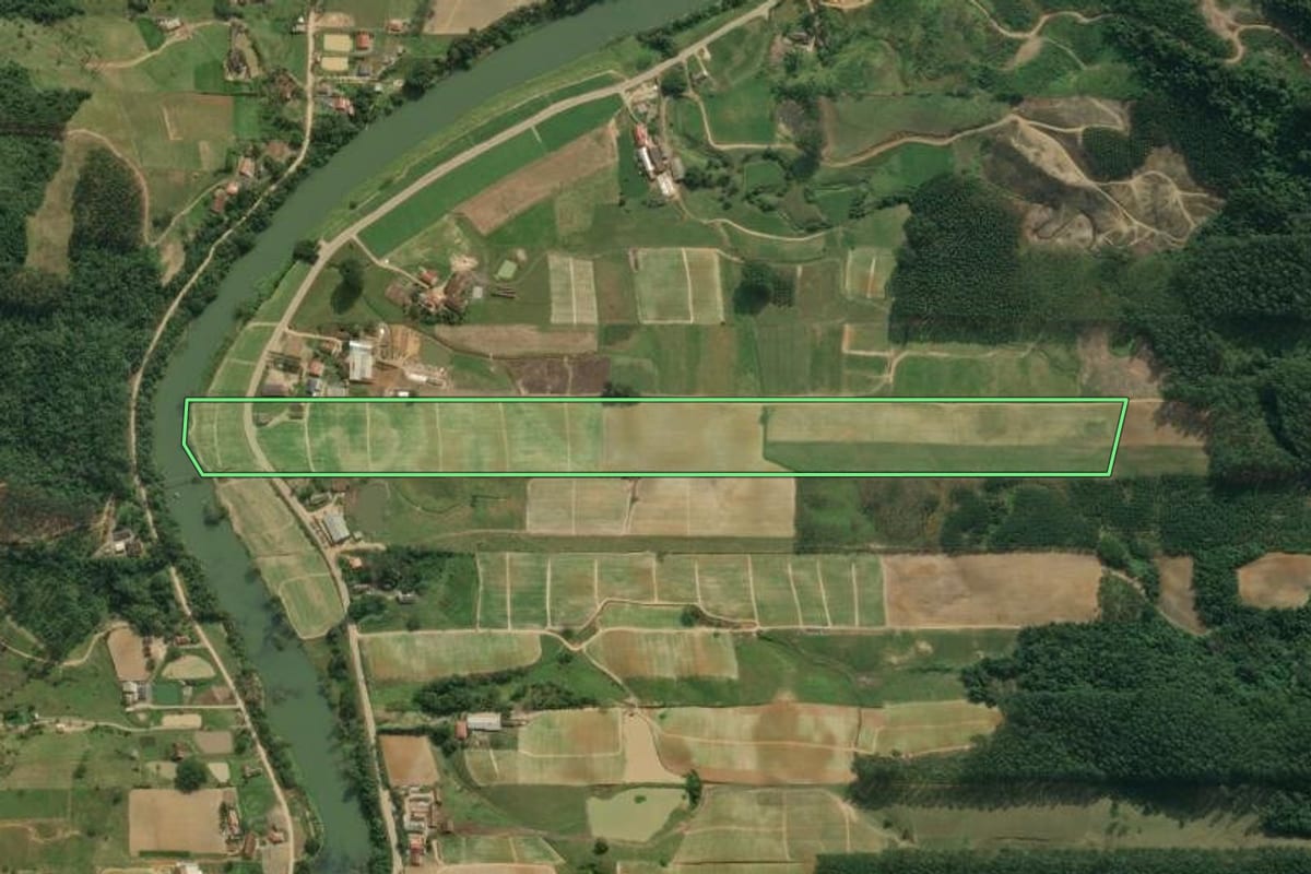 Imagem de satélite do imóvel rural em José Boiteux (SC), com o contorno declarado no CAR desenhado por cima.