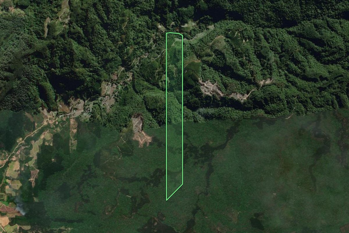 Imagem de satélite do imóvel rural em José Boiteux (SC), com o contorno declarado no CAR desenhado por cima.