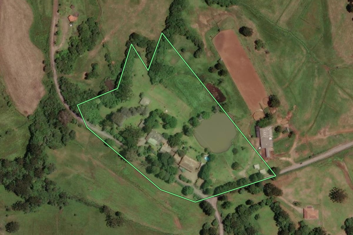 Imagem de satélite do imóvel rural em Lages (SC), com o contorno declarado no CAR desenhado por cima.
