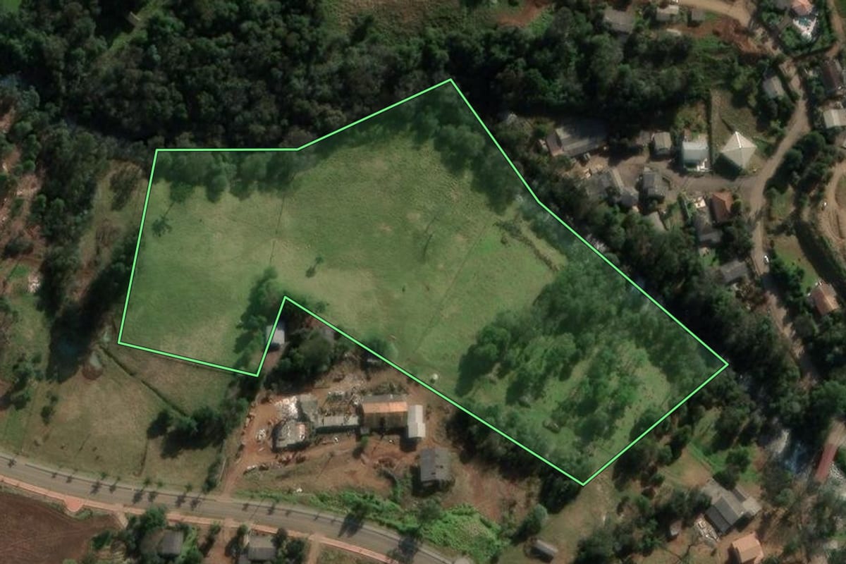 Imagem de satélite do imóvel rural em Lajeado Grande (SC), com o contorno declarado no CAR desenhado por cima.