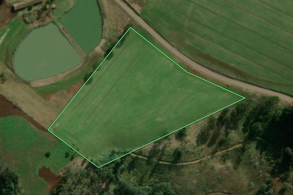 Imagem de satélite do imóvel rural em Lajeado Grande (SC), com o contorno declarado no CAR desenhado por cima.