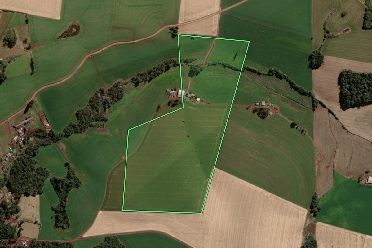 Imagem de satélite do imóvel rural em Lajeado Grande (SC), com o contorno declarado no CAR desenhado por cima.