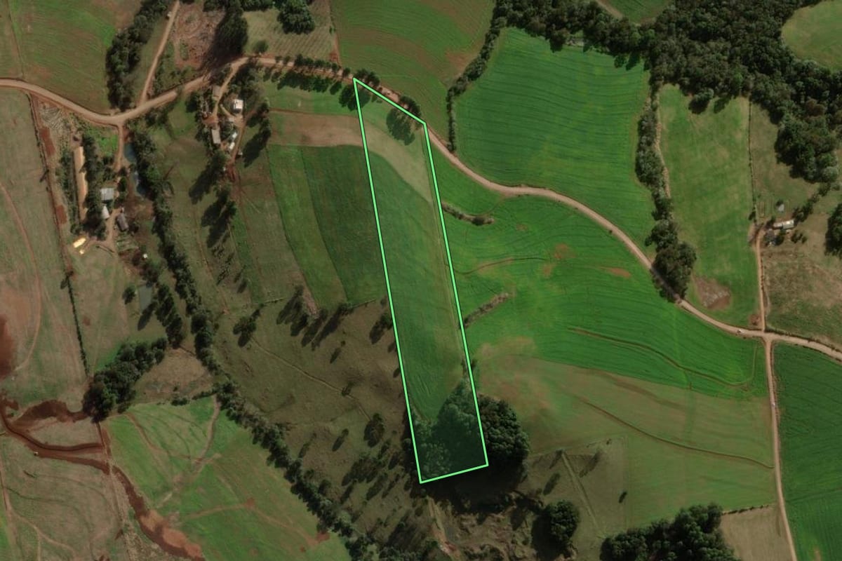Imagem de satélite do imóvel rural em Lajeado Grande (SC), com o contorno declarado no CAR desenhado por cima.