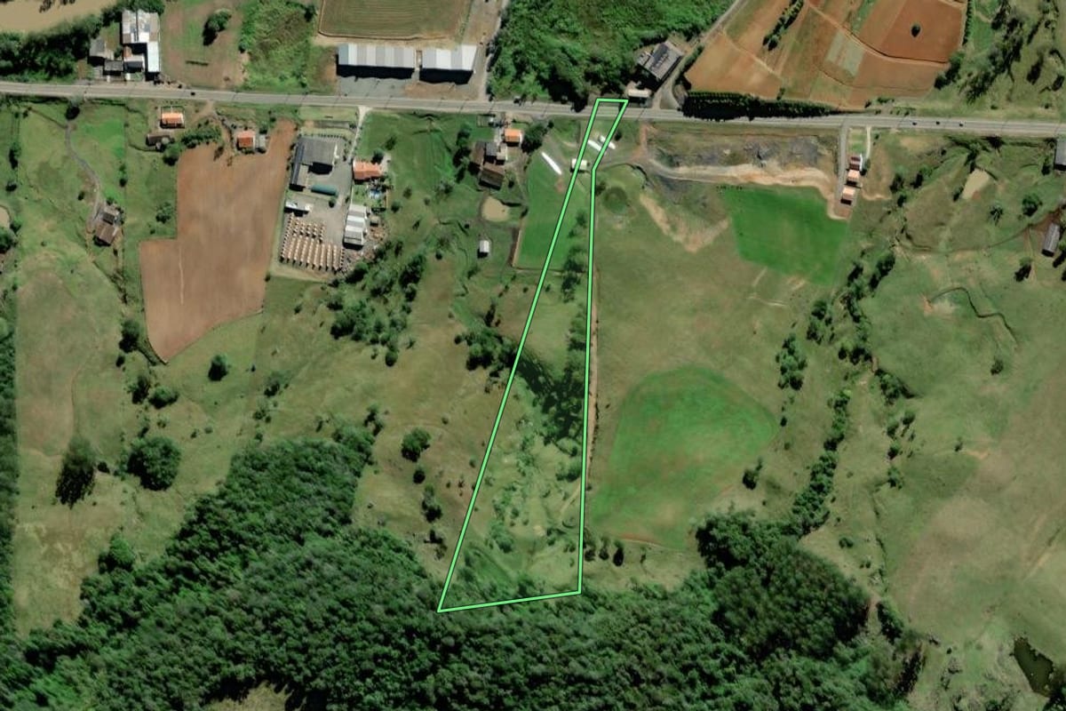 Imagem de satélite do imóvel rural em Laurentino (SC), com o contorno declarado no CAR desenhado por cima.