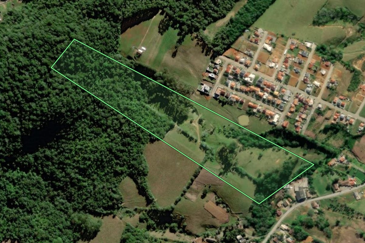 Imagem de satélite do imóvel rural em Laurentino (SC), com o contorno declarado no CAR desenhado por cima.