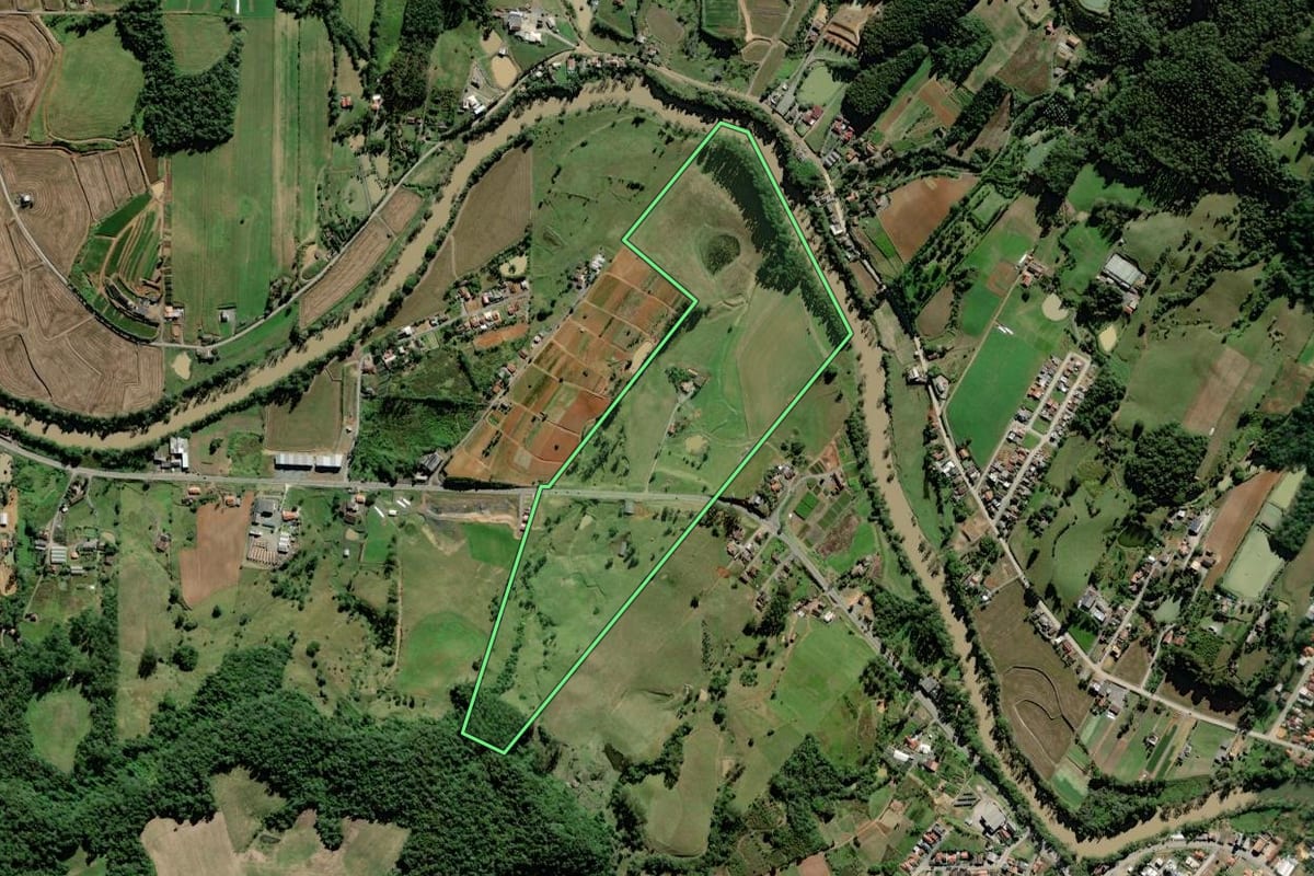 Imagem de satélite do imóvel rural em Laurentino (SC), com o contorno declarado no CAR desenhado por cima.