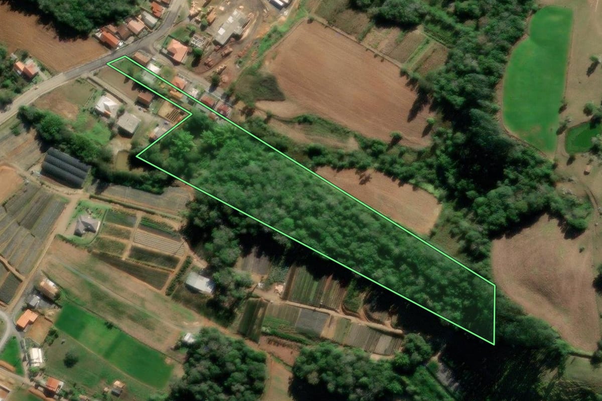 Imagem de satélite do imóvel rural em Laurentino (SC), com o contorno declarado no CAR desenhado por cima.