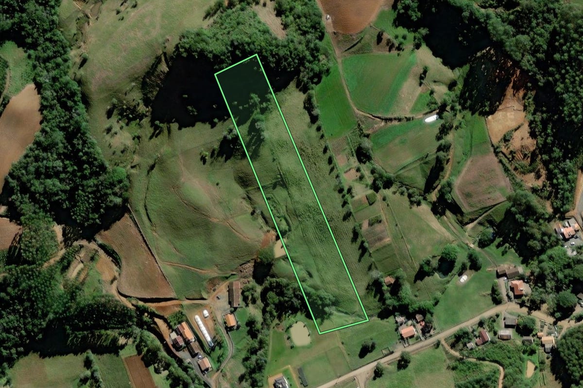 Imagem de satélite do imóvel rural em Laurentino (SC), com o contorno declarado no CAR desenhado por cima.