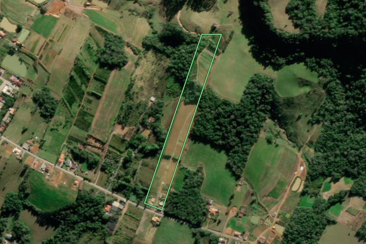 Imagem de satélite do imóvel rural em Laurentino (SC), com o contorno declarado no CAR desenhado por cima.