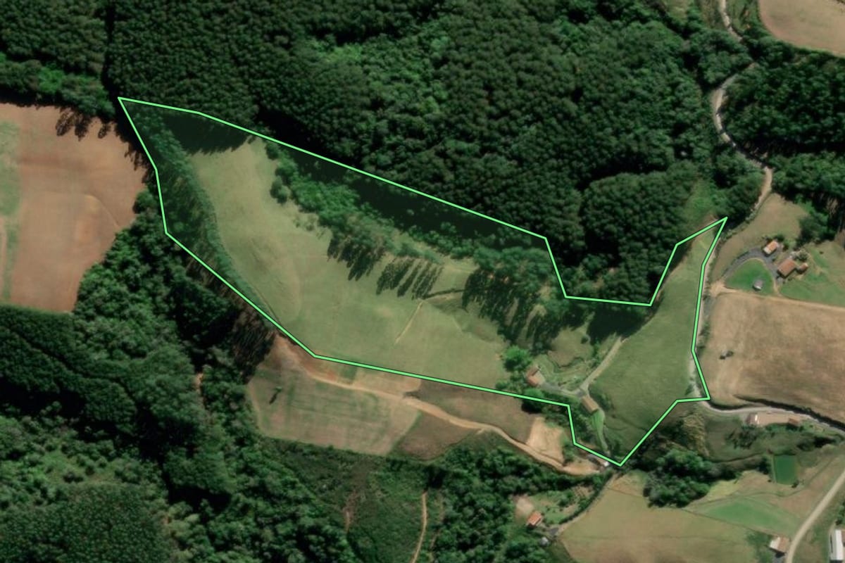 Imagem de satélite do imóvel rural em Laurentino (SC), com o contorno declarado no CAR desenhado por cima.