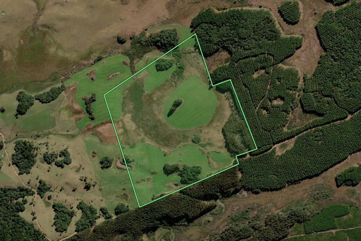 Imagem de satélite do imóvel rural em Lebon Régis (SC), com o contorno declarado no CAR desenhado por cima.