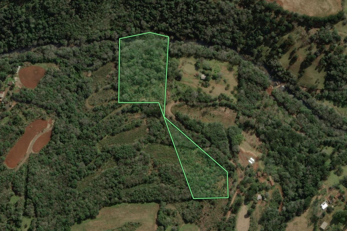 Imagem de satélite do imóvel rural em Luzerna (SC), com o contorno declarado no CAR desenhado por cima.