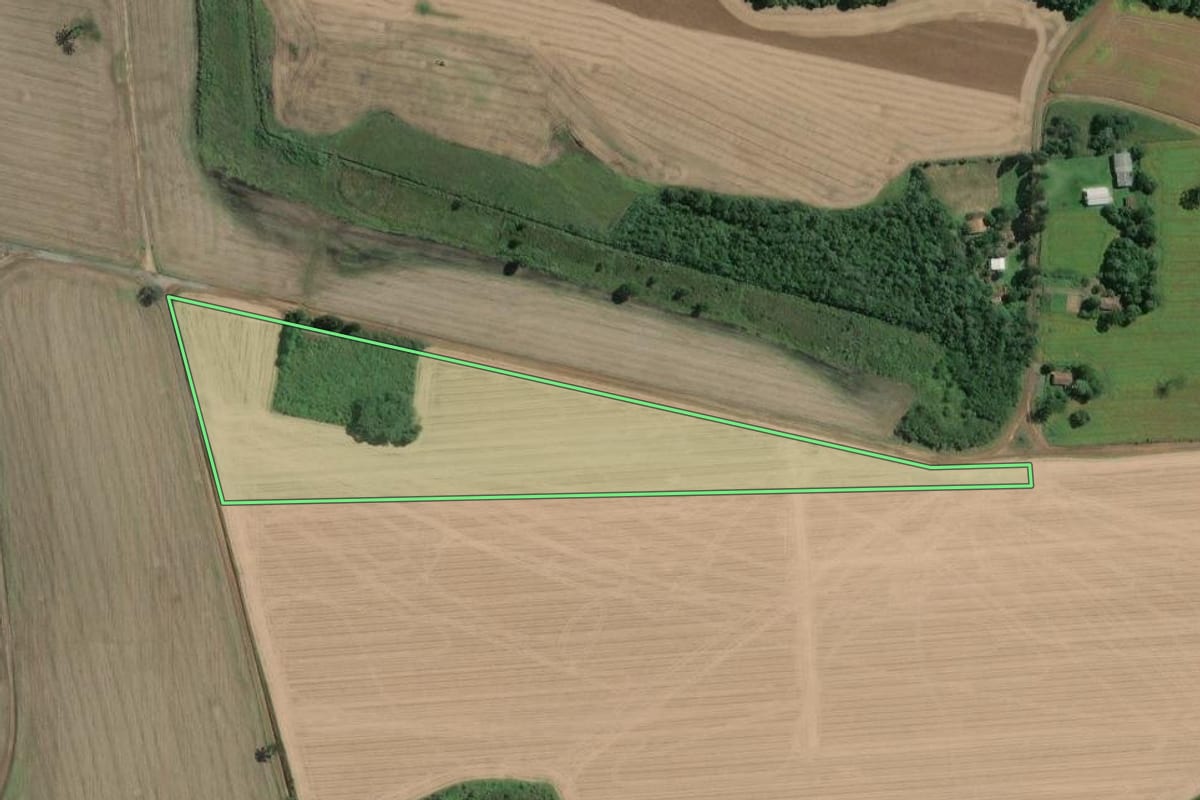 Imagem de satélite do imóvel rural em Mafra (SC), com o contorno declarado no CAR desenhado por cima.