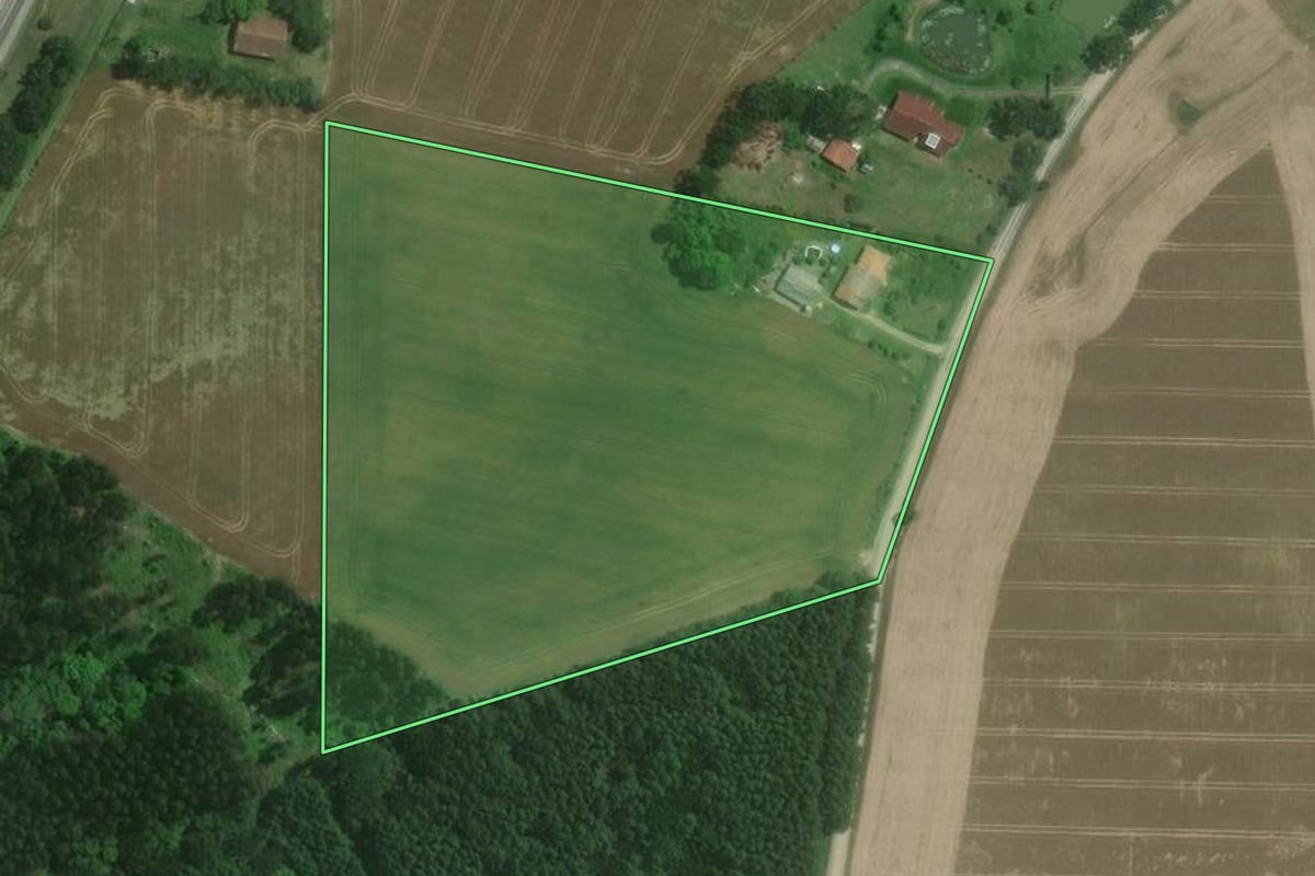 Imagem de satélite do imóvel rural em Mafra (SC), com o contorno declarado no CAR desenhado por cima.