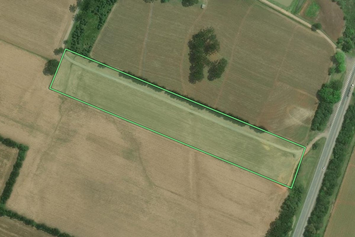 Imagem de satélite do imóvel rural em Mafra (SC), com o contorno declarado no CAR desenhado por cima.