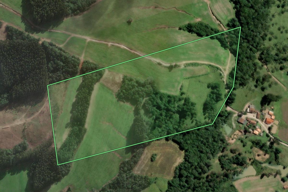 Imagem de satélite do imóvel rural em Major Vieira (SC), com o contorno declarado no CAR desenhado por cima.