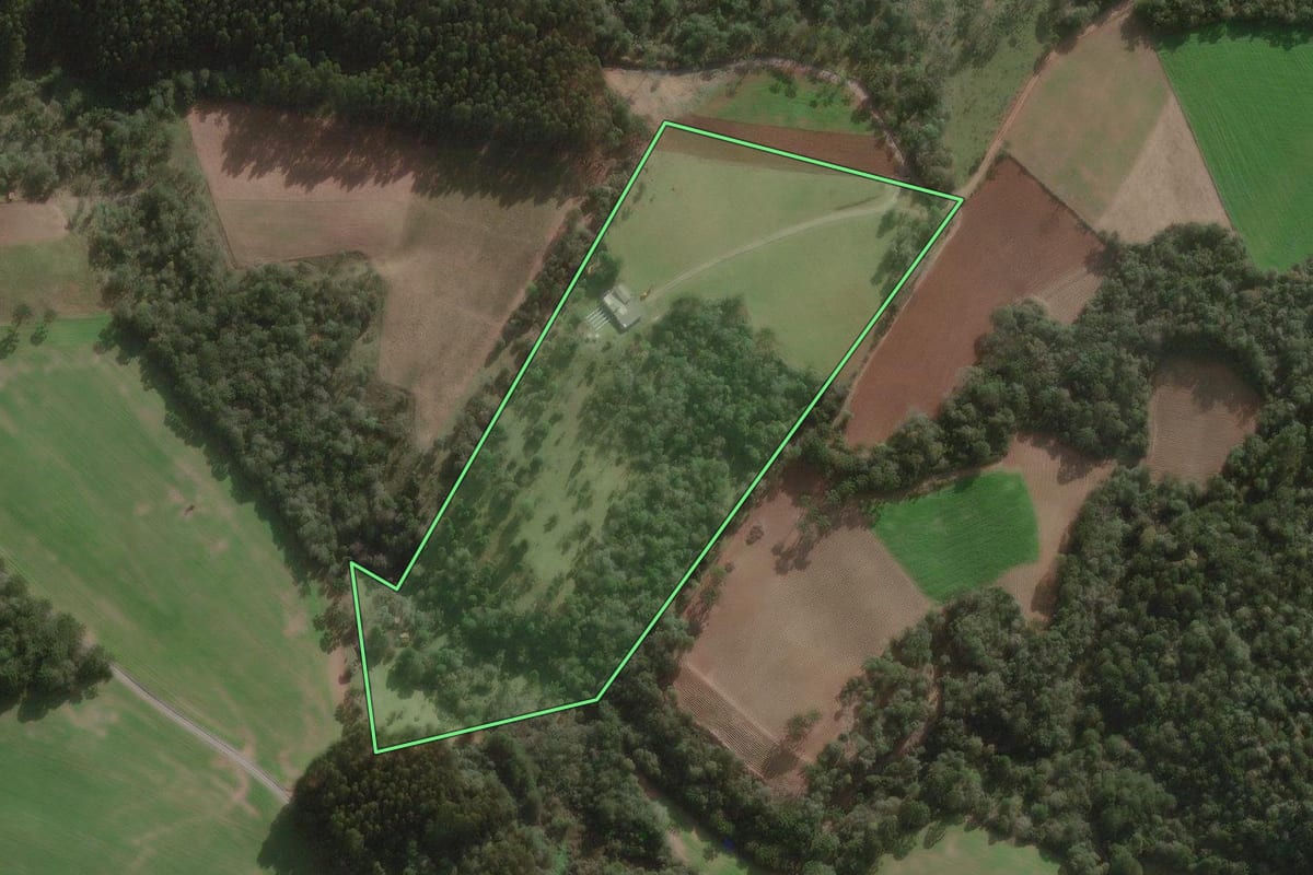 Imagem de satélite do imóvel rural em Major Vieira (SC), com o contorno declarado no CAR desenhado por cima.