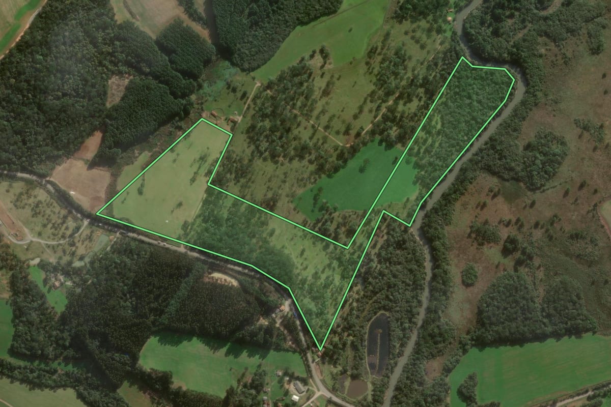 Imagem de satélite do imóvel rural em Major Vieira (SC), com o contorno declarado no CAR desenhado por cima.