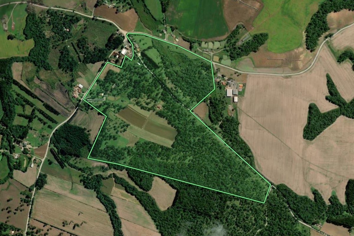 Imagem de satélite do imóvel rural em Major Vieira (SC), com o contorno declarado no CAR desenhado por cima.