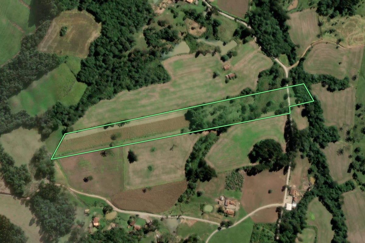 Imagem de satélite do imóvel rural em Major Vieira (SC), com o contorno declarado no CAR desenhado por cima.