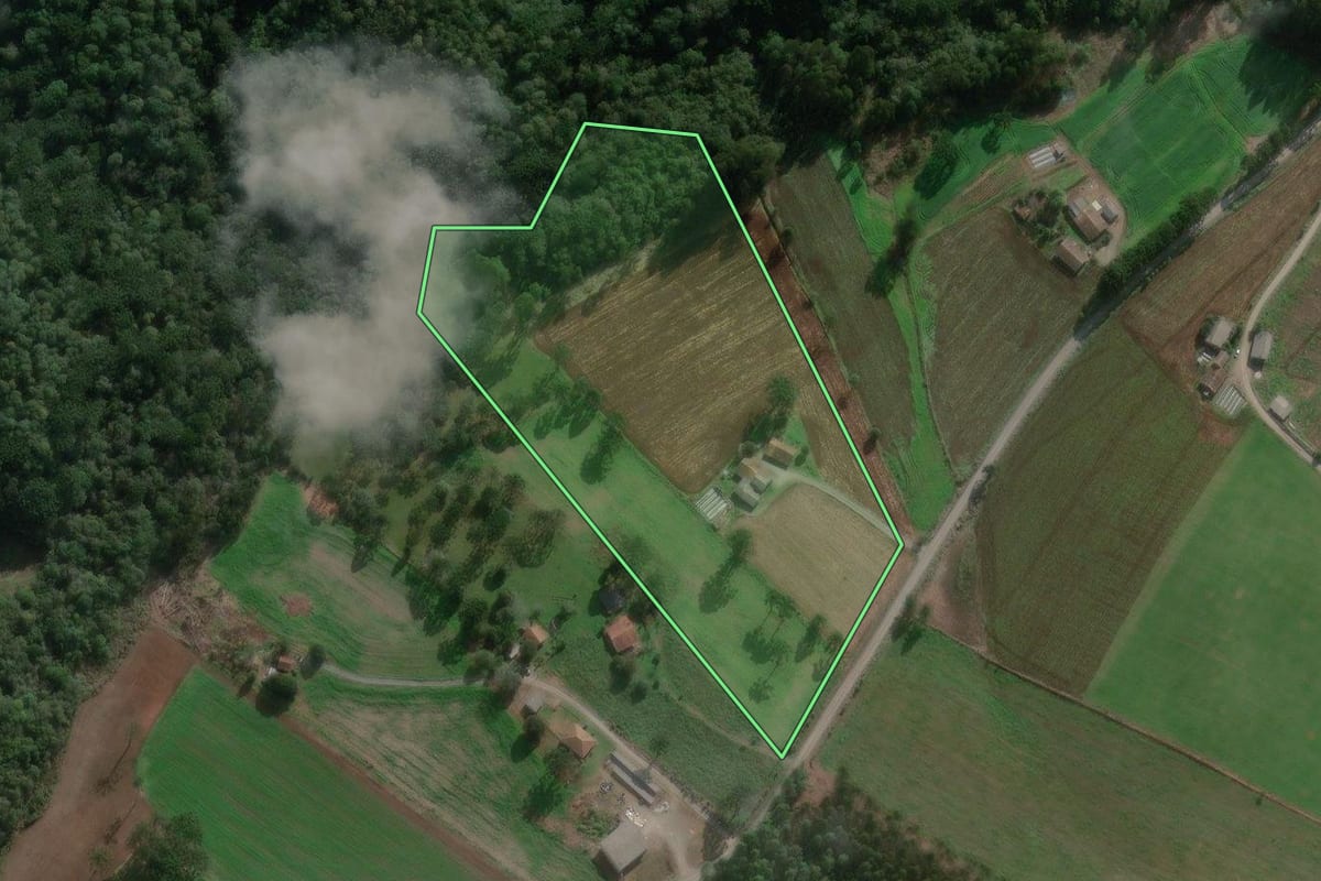 Imagem de satélite do imóvel rural em Major Vieira (SC), com o contorno declarado no CAR desenhado por cima.