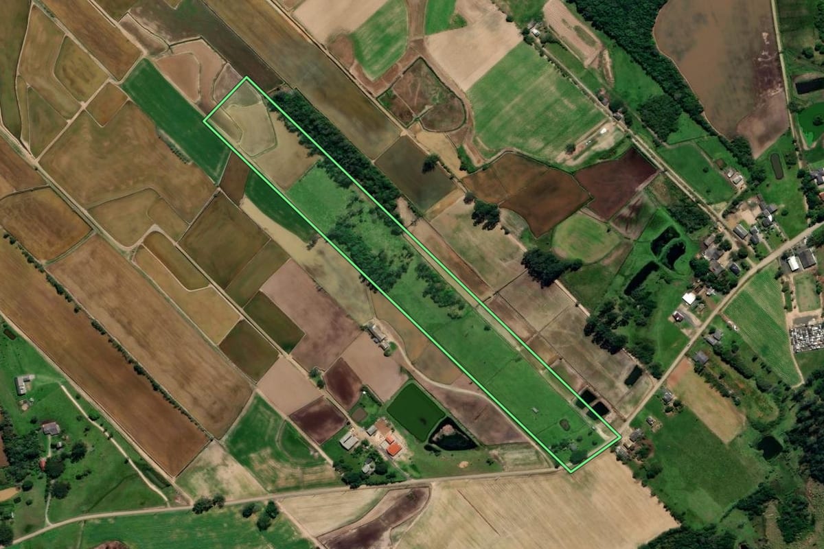 Imagem de satélite do imóvel rural em Maracajá (SC), com o contorno declarado no CAR desenhado por cima.