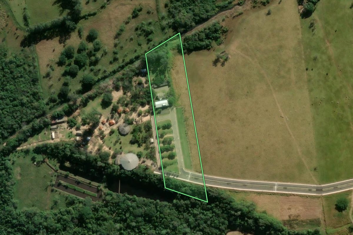 Imagem de satélite do imóvel rural em Maracajá (SC), com o contorno declarado no CAR desenhado por cima.