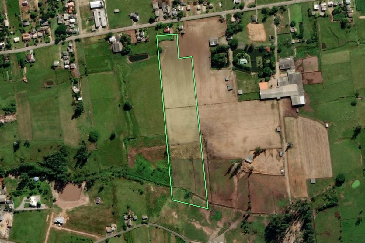 Imagem de satélite do imóvel rural em Maracajá (SC), com o contorno declarado no CAR desenhado por cima.