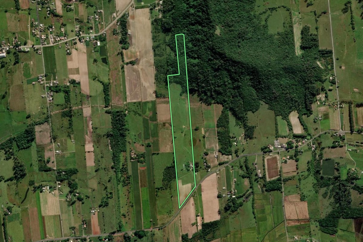 Imagem de satélite do imóvel rural em Maracajá (SC), com o contorno declarado no CAR desenhado por cima.