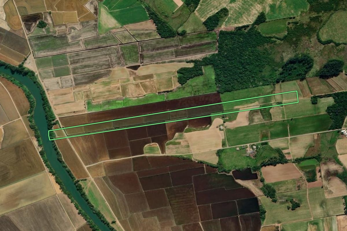 Imagem de satélite do imóvel rural em Maracajá (SC), com o contorno declarado no CAR desenhado por cima.