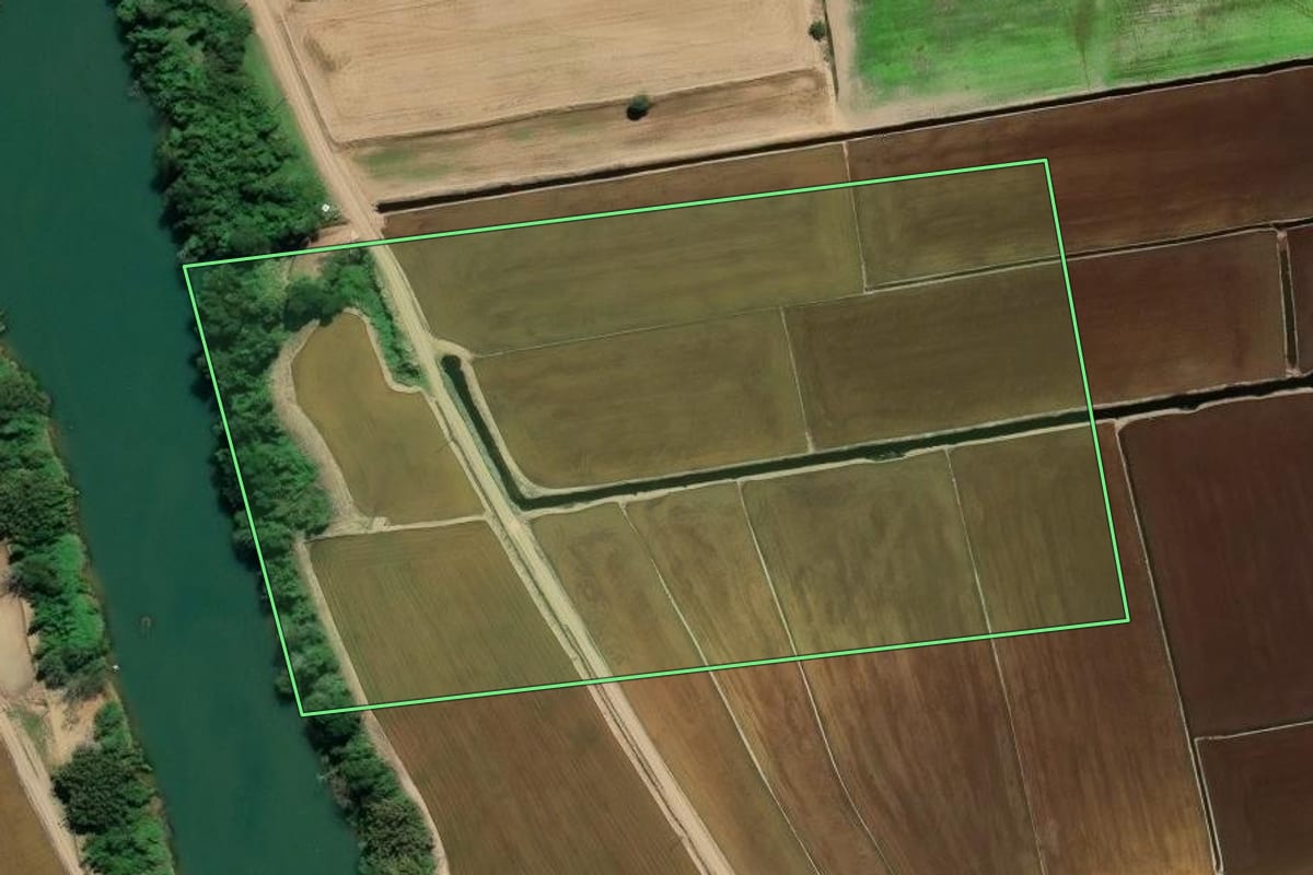 Imagem de satélite do imóvel rural em Maracajá (SC), com o contorno declarado no CAR desenhado por cima.