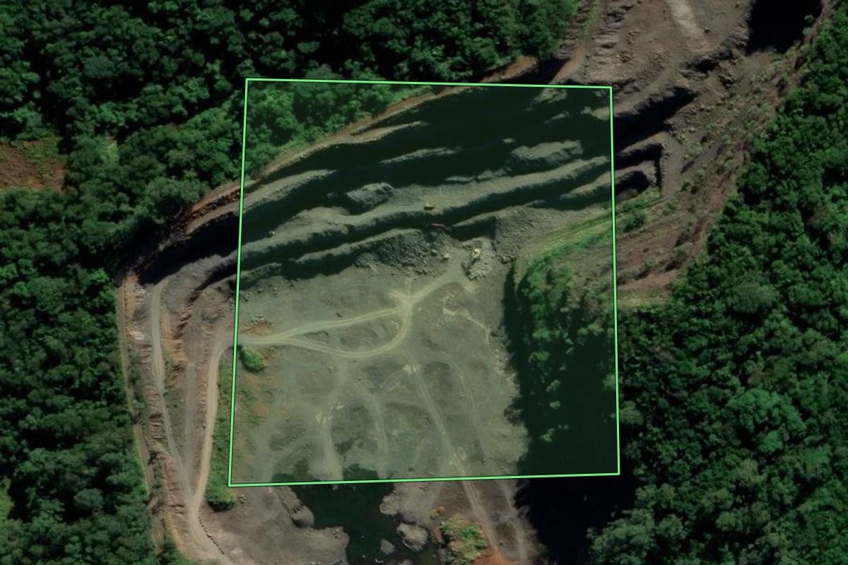 Imagem de satélite do imóvel rural em Maracajá (SC), com o contorno declarado no CAR desenhado por cima.