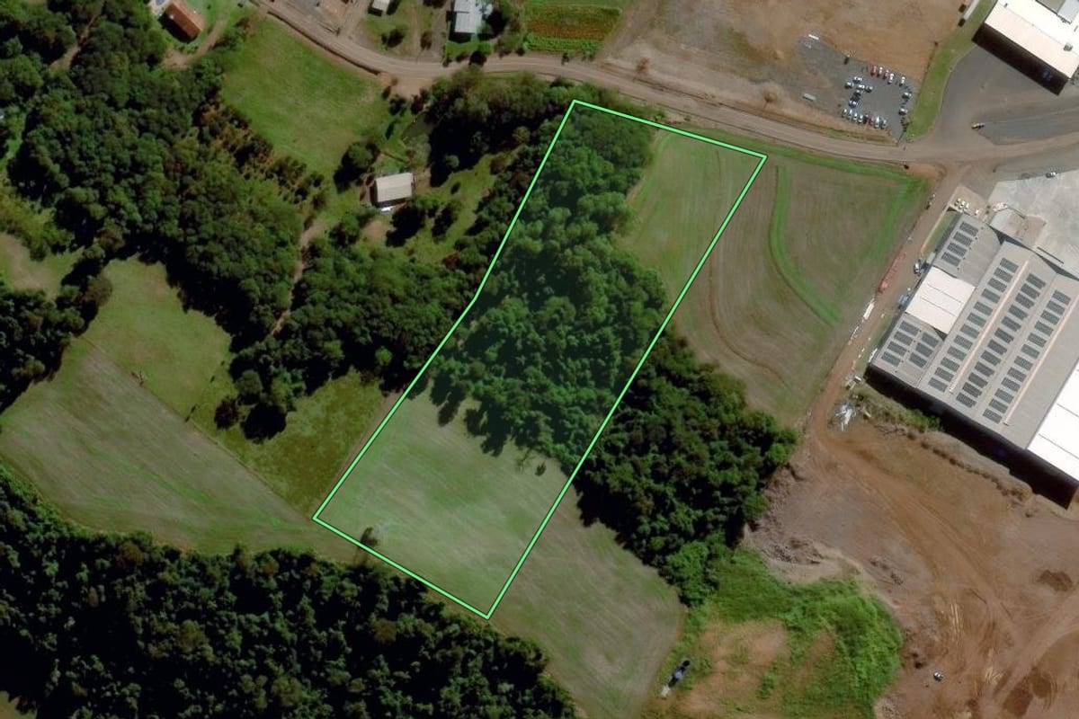 Imagem de satélite do imóvel rural em Maravilha (SC), com o contorno declarado no CAR desenhado por cima.