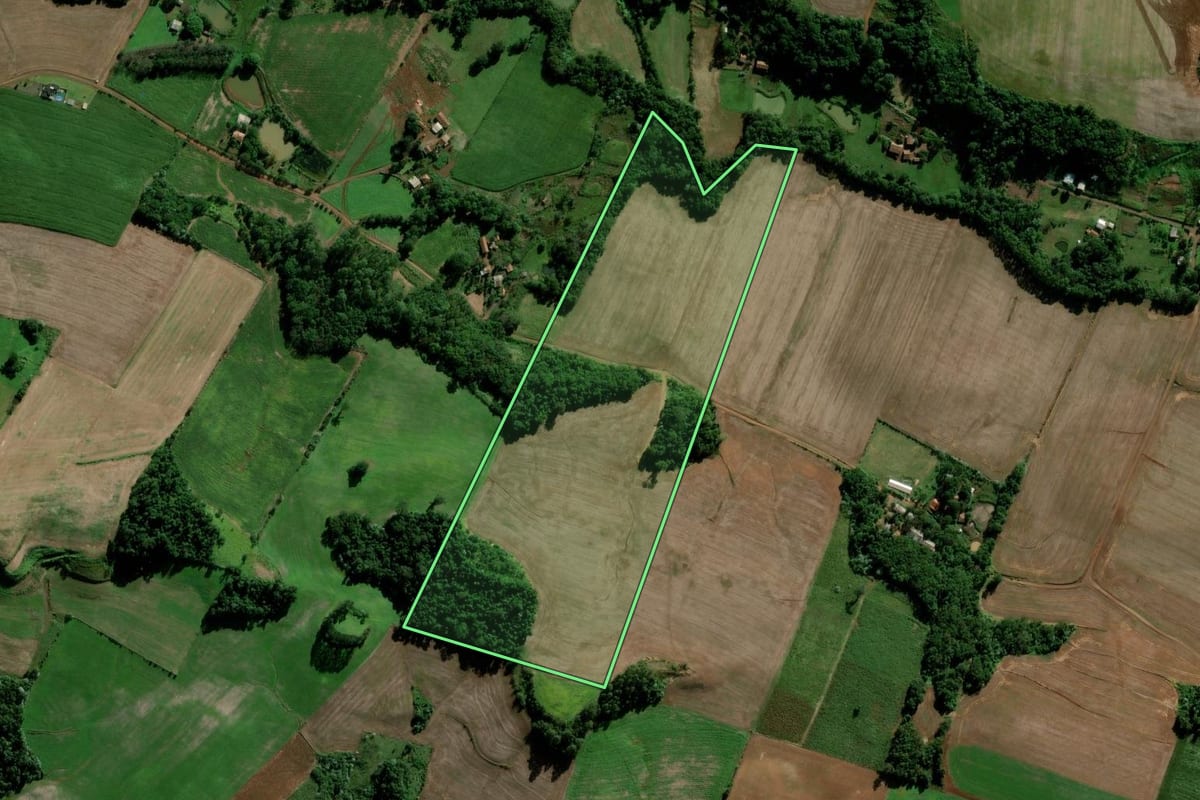 Imagem de satélite do imóvel rural em Maravilha (SC), com o contorno declarado no CAR desenhado por cima.