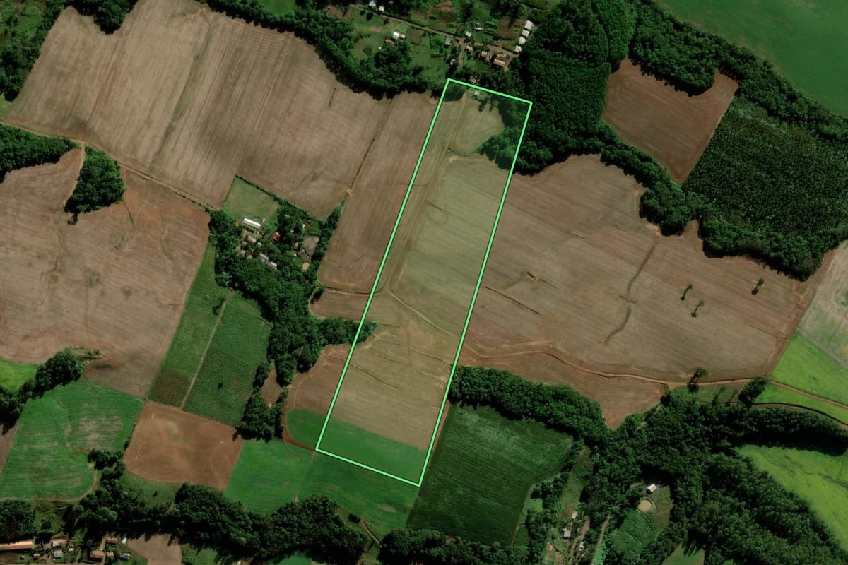 Imagem de satélite do imóvel rural em Maravilha (SC), com o contorno declarado no CAR desenhado por cima.