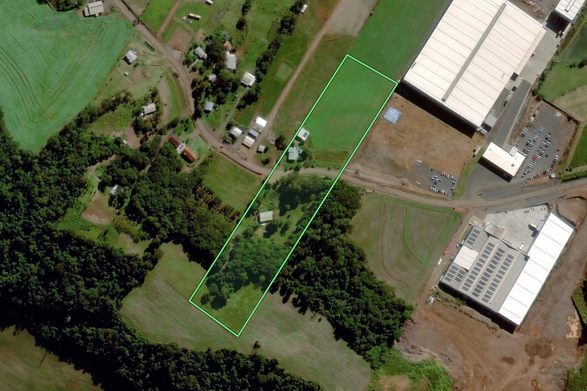 Imagem de satélite do imóvel rural em Maravilha (SC), com o contorno declarado no CAR desenhado por cima.