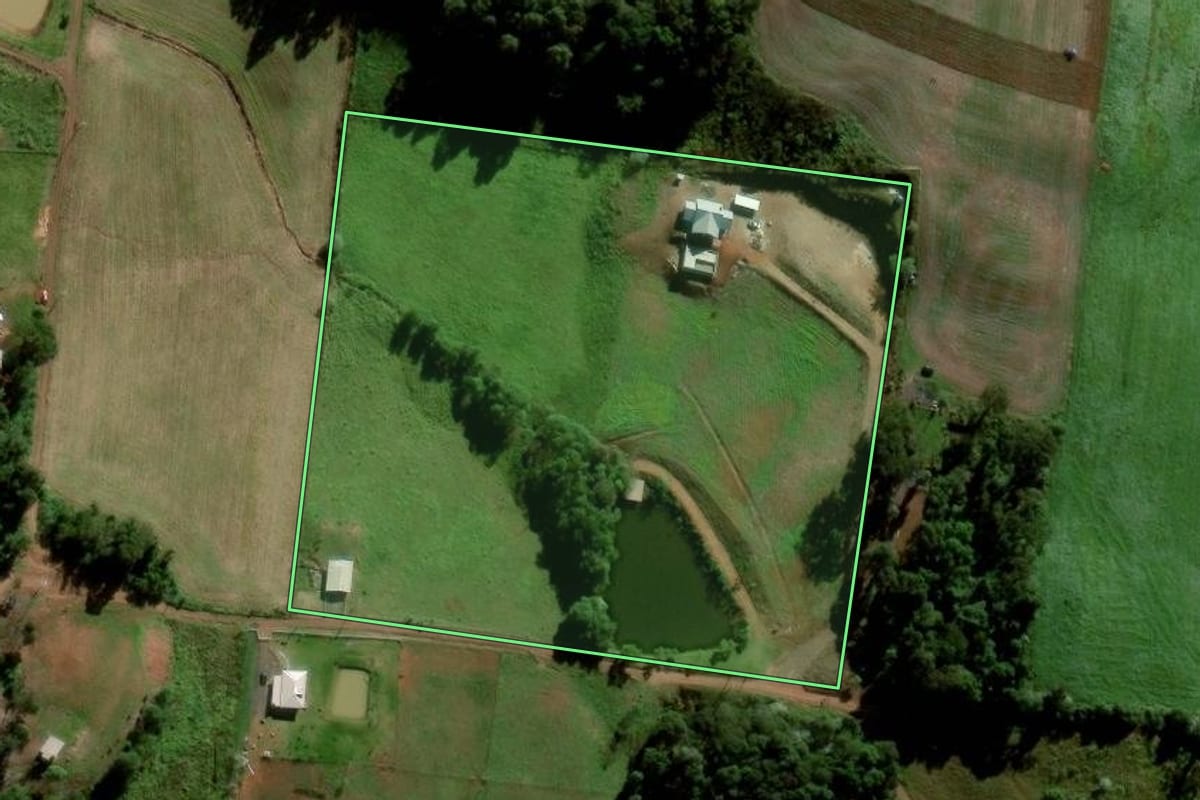 Imagem de satélite do imóvel rural em Maravilha (SC), com o contorno declarado no CAR desenhado por cima.