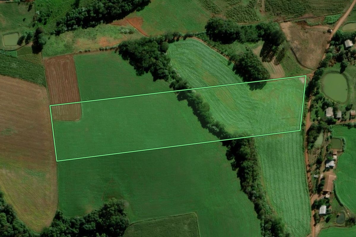 Imagem de satélite do imóvel rural em Maravilha (SC), com o contorno declarado no CAR desenhado por cima.