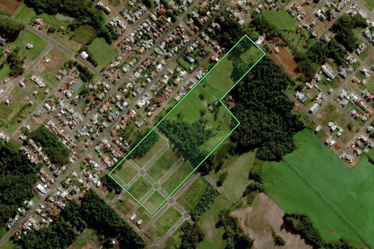 Imagem de satélite do imóvel rural em Maravilha (SC), com o contorno declarado no CAR desenhado por cima.