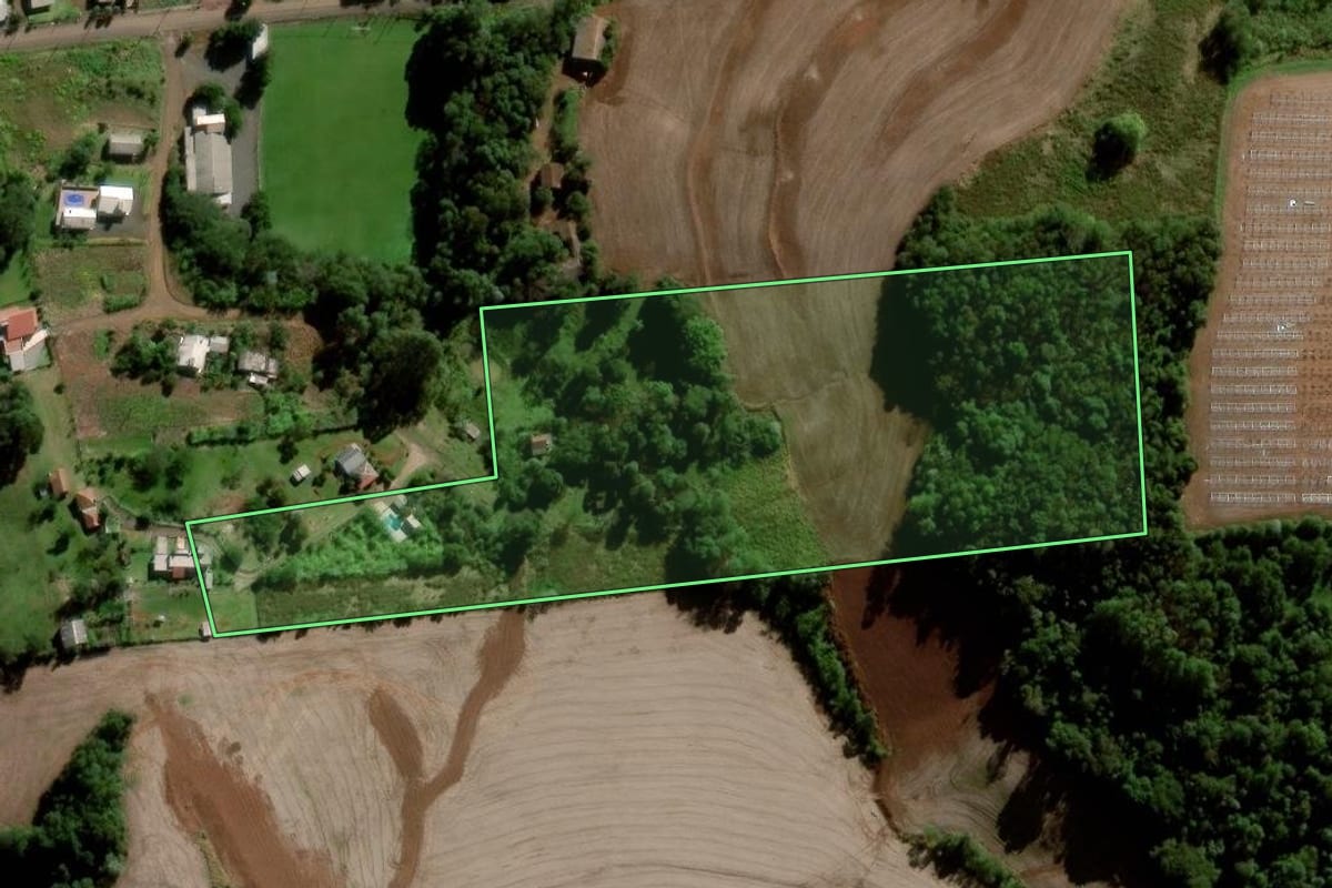 Imagem de satélite do imóvel rural em Maravilha (SC), com o contorno declarado no CAR desenhado por cima.