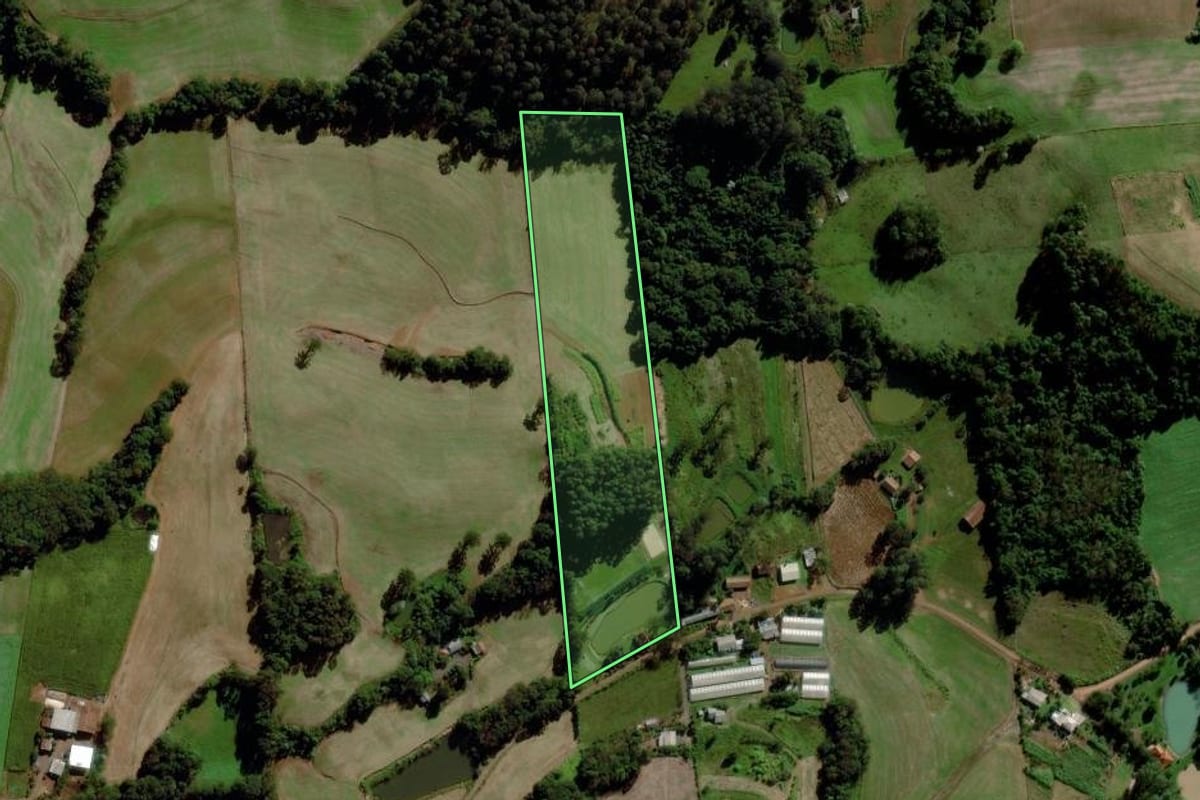 Imagem de satélite do imóvel rural em Maravilha (SC), com o contorno declarado no CAR desenhado por cima.
