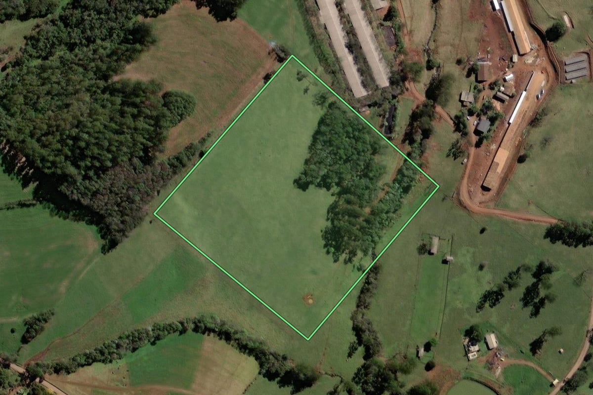 Imagem de satélite do imóvel rural em Marema (SC), com o contorno declarado no CAR desenhado por cima.