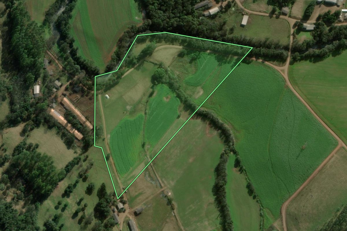 Imagem de satélite do imóvel rural em Marema (SC), com o contorno declarado no CAR desenhado por cima.