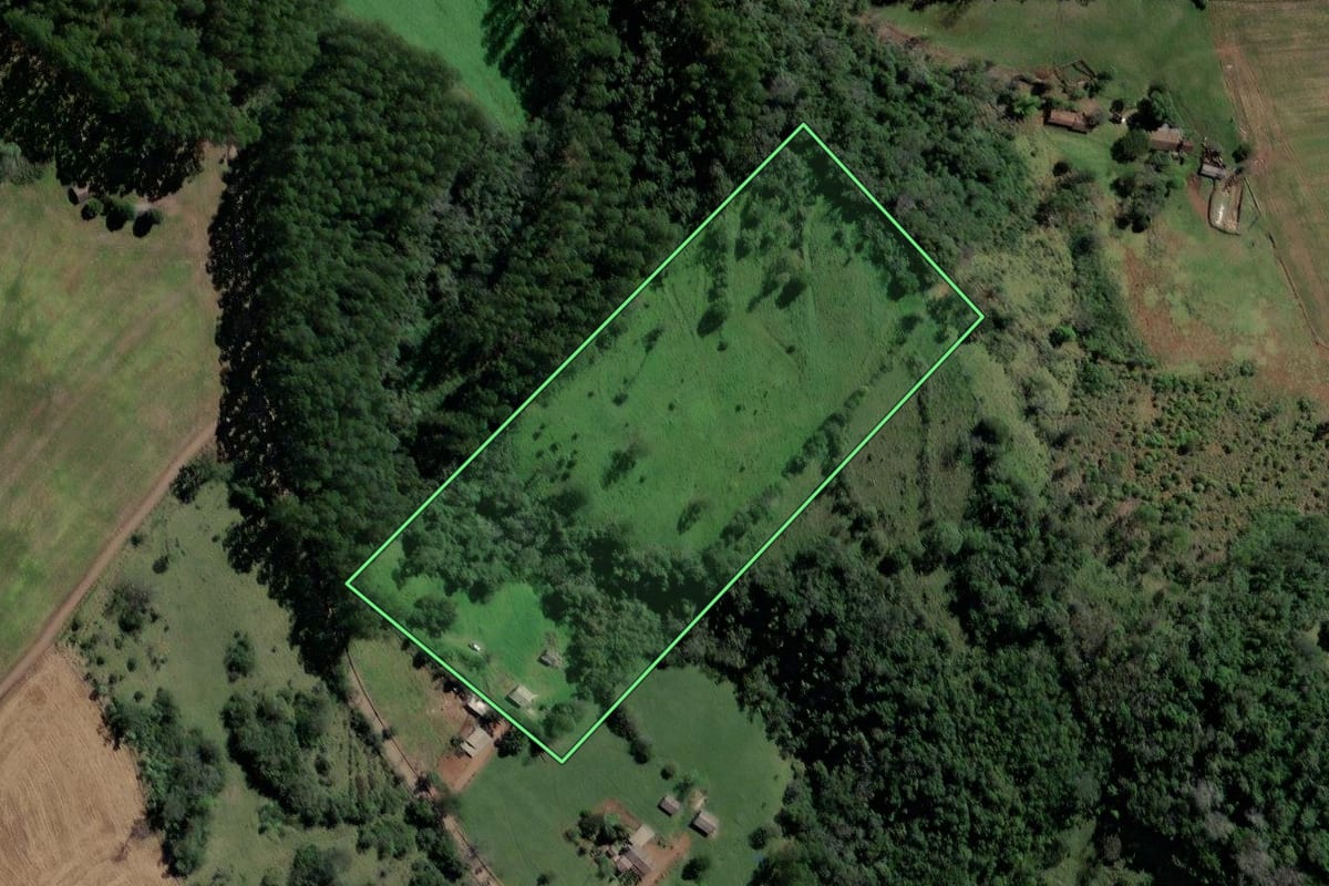 Imagem de satélite do imóvel rural em Marema (SC), com o contorno declarado no CAR desenhado por cima.