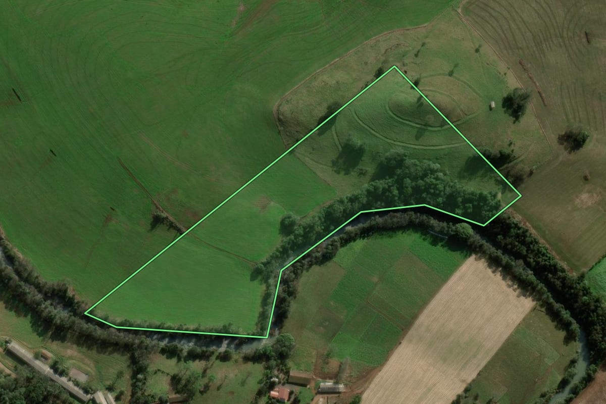 Imagem de satélite do imóvel rural em Marema (SC), com o contorno declarado no CAR desenhado por cima.