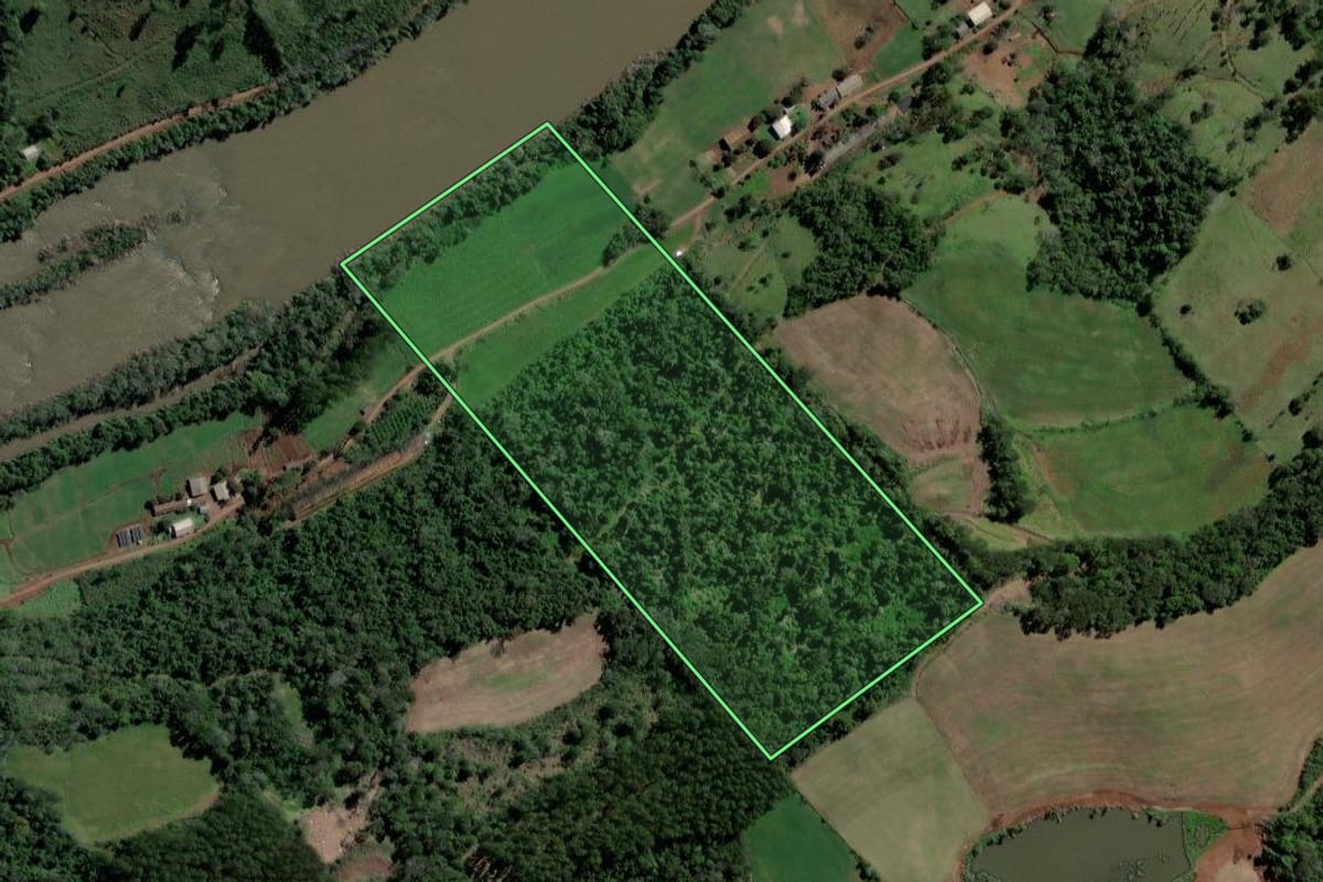 Imagem de satélite do imóvel rural em Marema (SC), com o contorno declarado no CAR desenhado por cima.